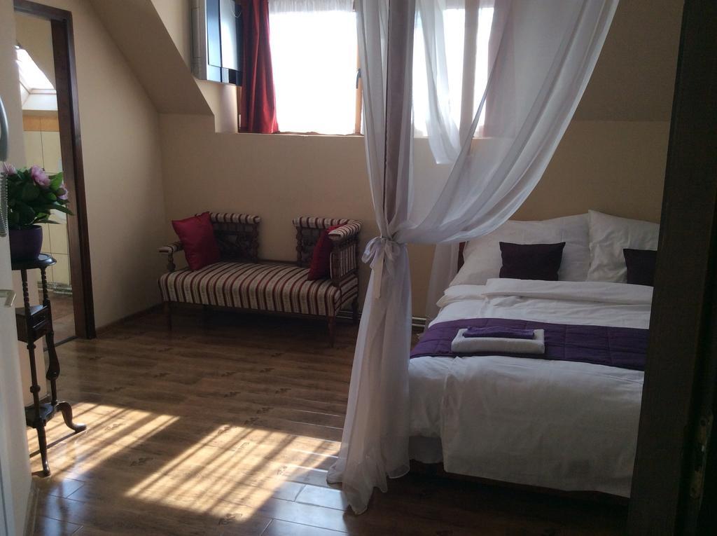 Abszolut Hotel Es Panzio Nyirbator Room photo